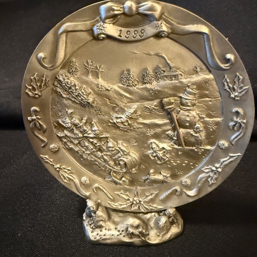 1999 Fort Pewter Christmas plate with Stand